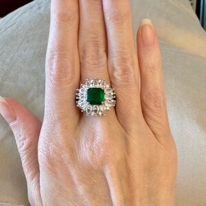 Green Starburst Ring in 925 Silver